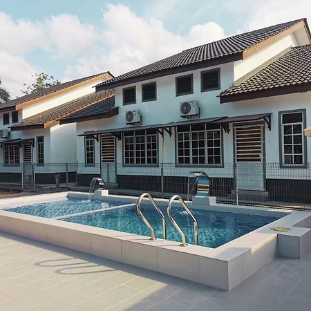 Nazza Homestay Besut With Swimming Pool Kampung Raja Exterior foto